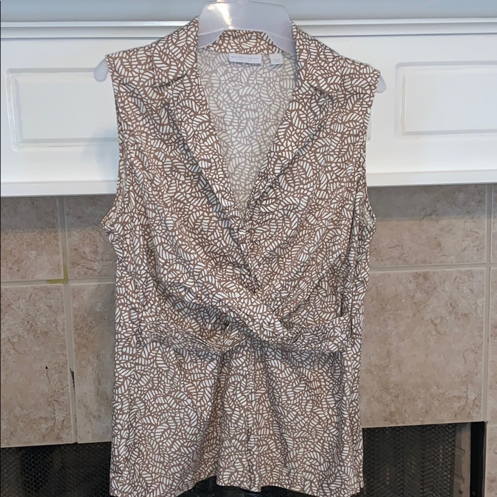 New York and Company Sleeveless shirt